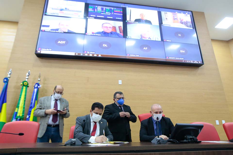 Deputados aprovam projetos que garantem benefícios para policiais militares, civis e bombeiros