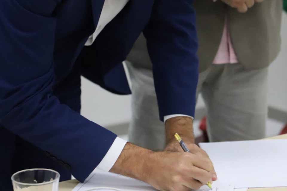 Termo para implementação de cursos profissionalizantes nas unidades prisionais é assinado pelo governo e Ifro