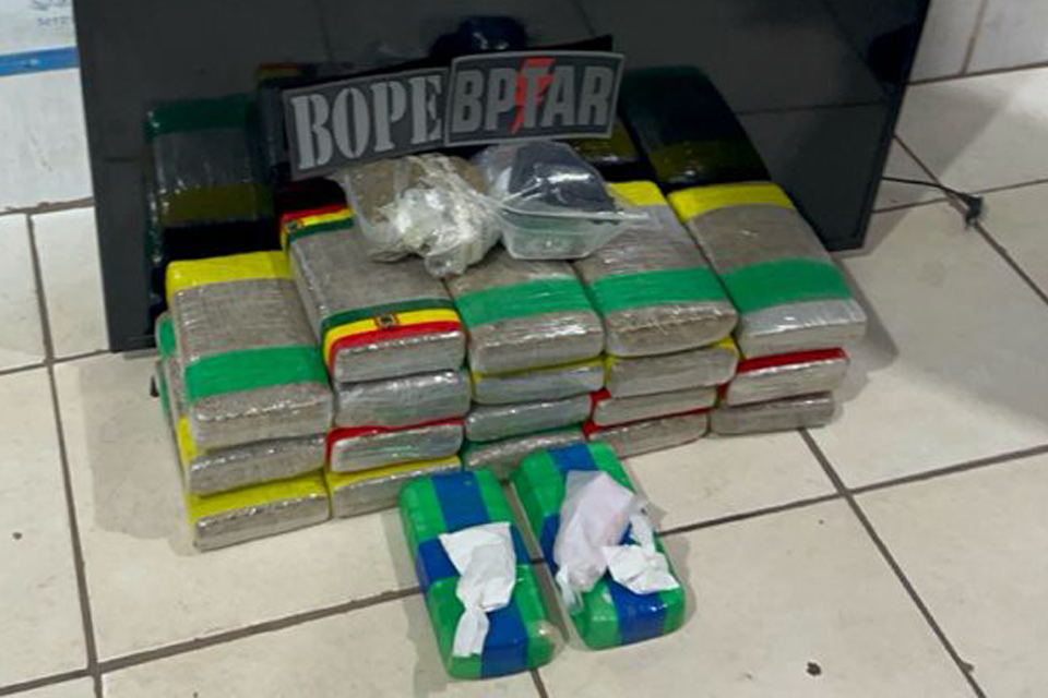 BPTAR e BOPE apreendem drogas, objetos roubados e prende trio suspeito