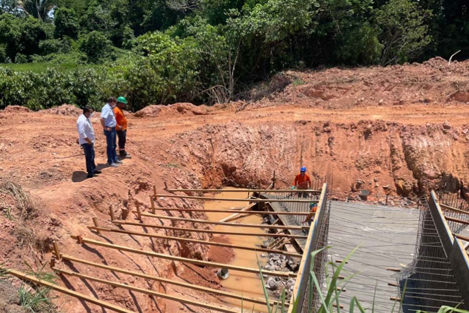 Senador Acir Gurgacz visita obra de duplicação da travessia urbana no municípío de Ji-Paraná