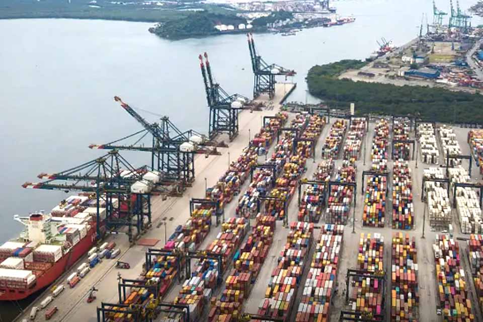 Exportações brasileiras para os EUA caíram pela metade desde 2001