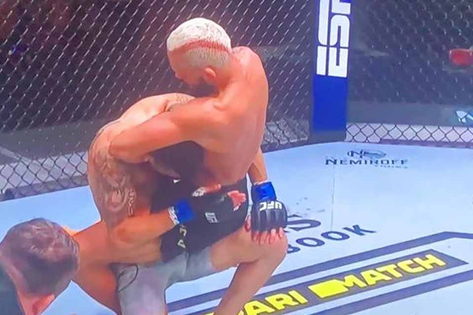 UFC 255 - Deiveson Figueiredo finaliza Alex Perez e mantém cinturão no UFC 255