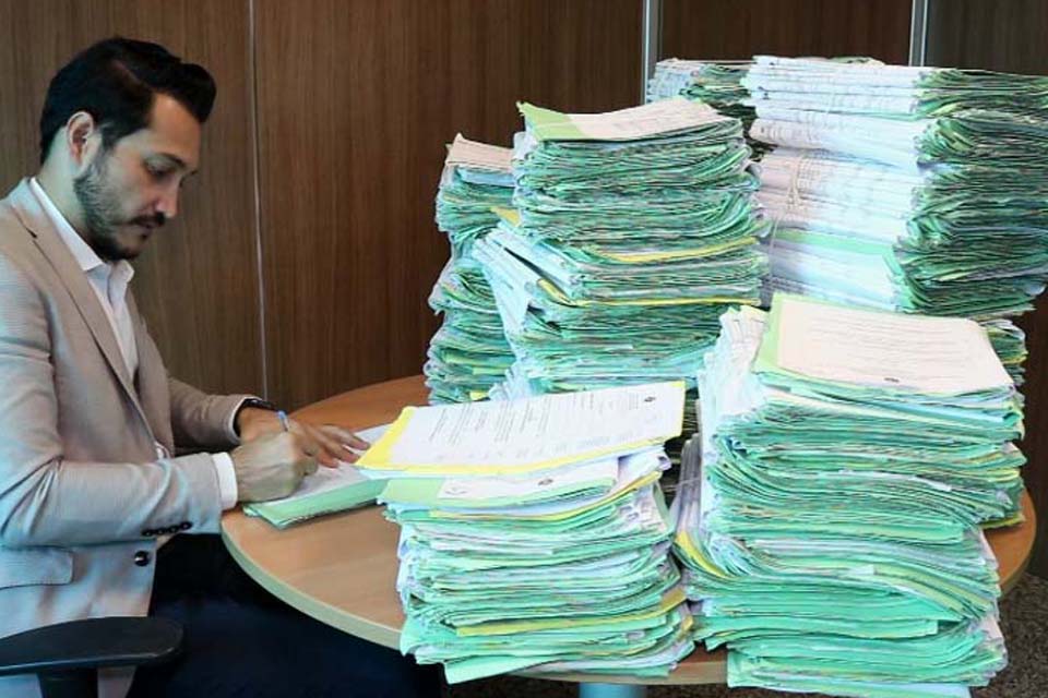 Servidores da saúde recebem insalubridade, retroativos de progressões e verbas rescisórias