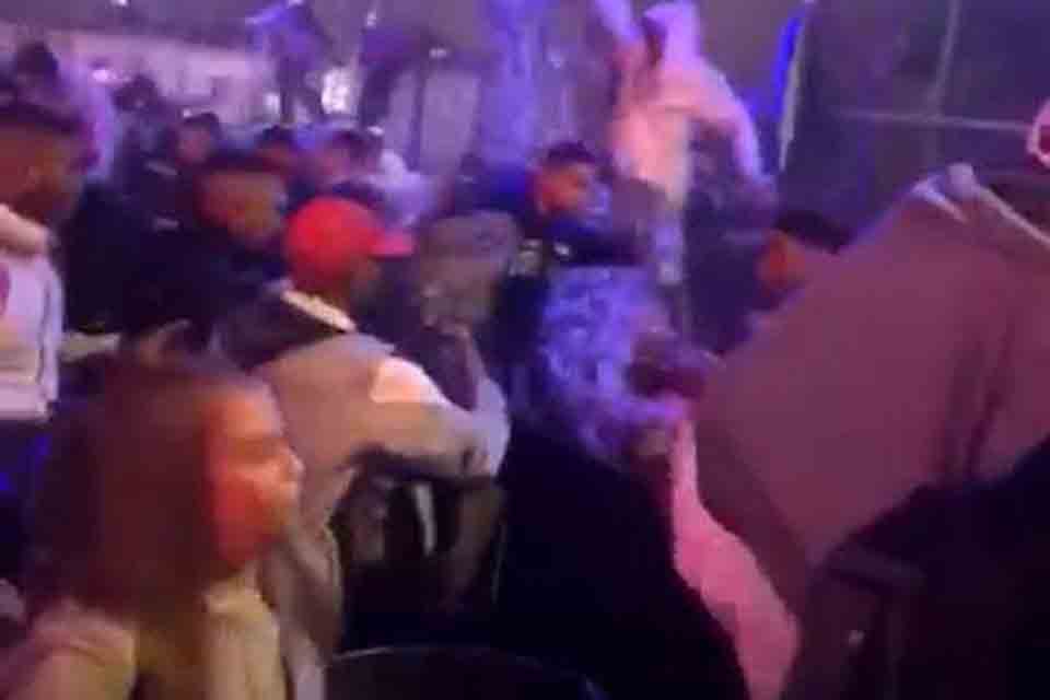 Idoso foge após invadir festa e surrar ex-mulher por causa de ciúmes