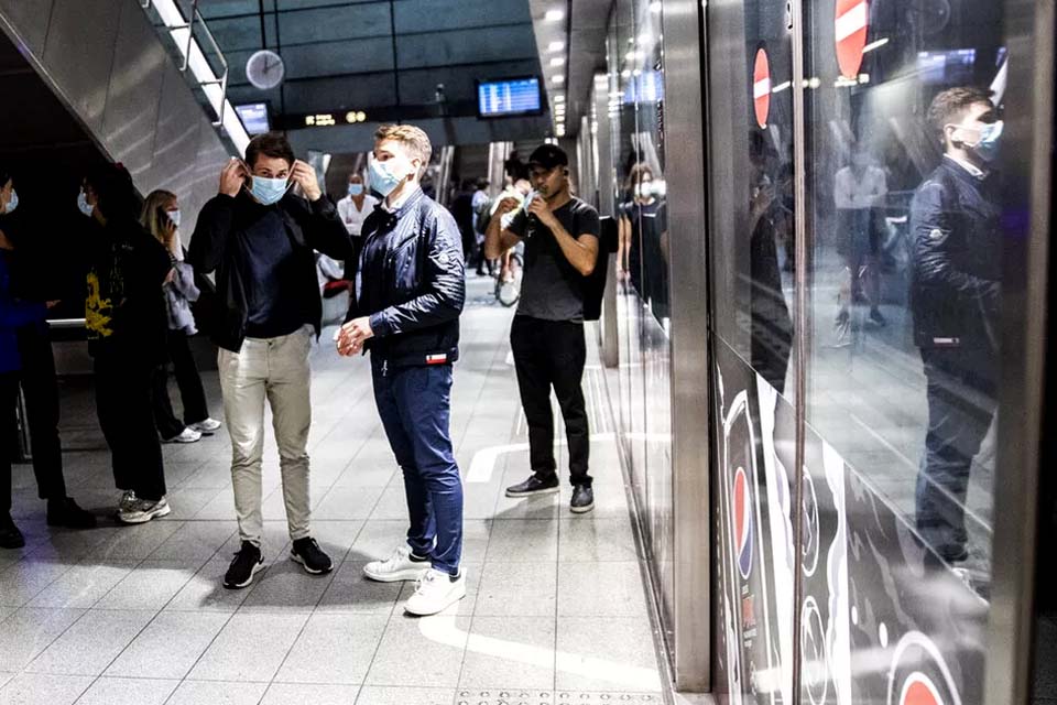 Dinamarca estabelece multa pesada para quem não usar máscara nos transportes públicos