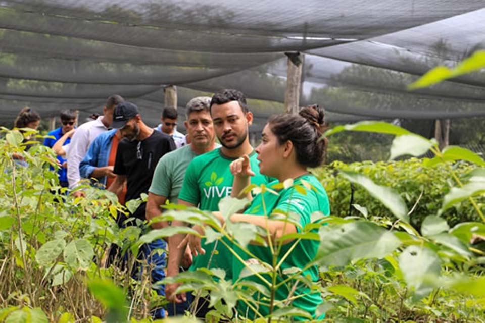 Semeia recebe equipe do 2º encontro de técnicos e secretários no Viveiro Municipal