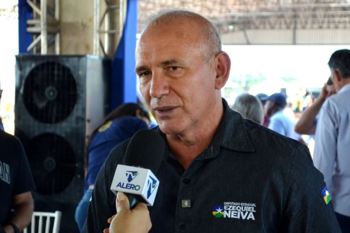 Lousas digitais ampliam recursos de aprendizagem nas escolas de Corumbiara com apoio de Ezequiel Neiva