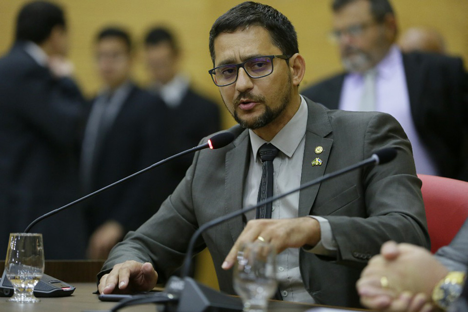 Deputado Anderson parabeniza Policiais Penais de Ji Paraná e Porto Velho que evitaram fuga e apreenderam materiais ilícitos