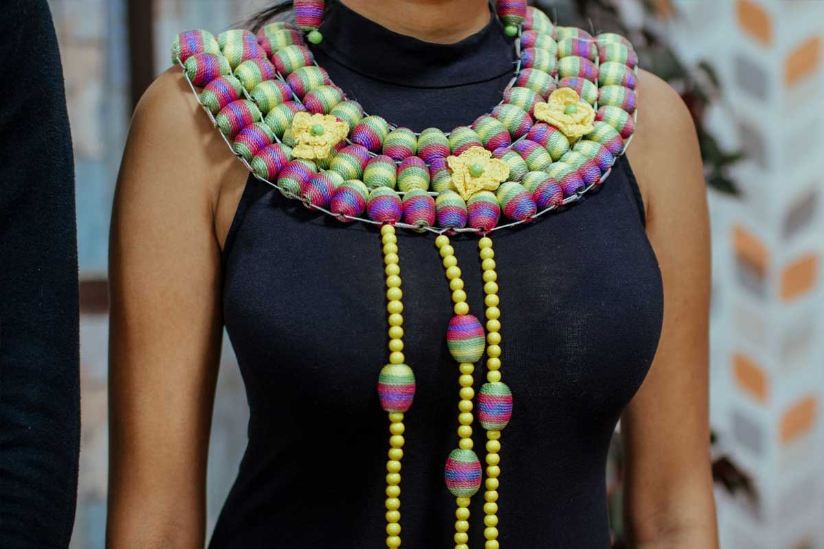 Como incluir peças de design autoral no look do dia a dia sem perder a naturalidade