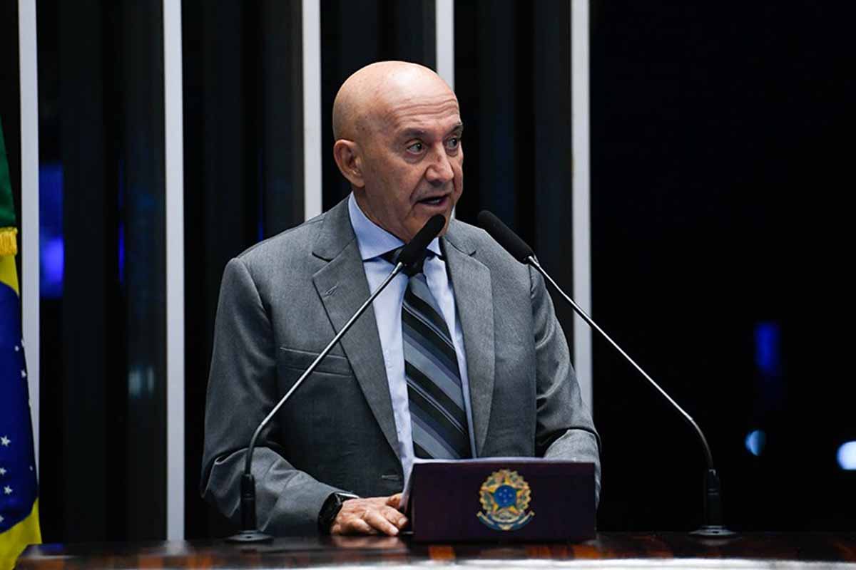 Confúcio Moura renuncia à candidatura à reeleição para o Senado Federal