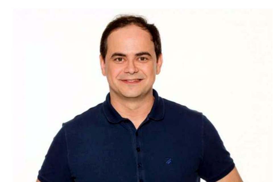 Record contrata Carioca para o “Domingo Espetacular”