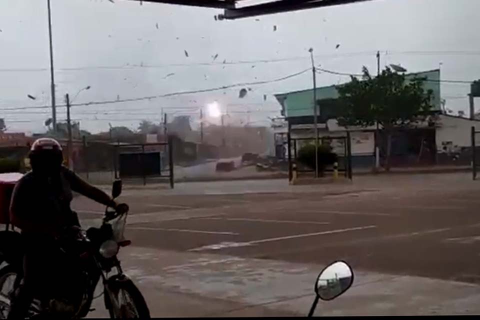 Temporal  causa destruição, prejuízos e assusta moradores da zona Leste de Porto Velho