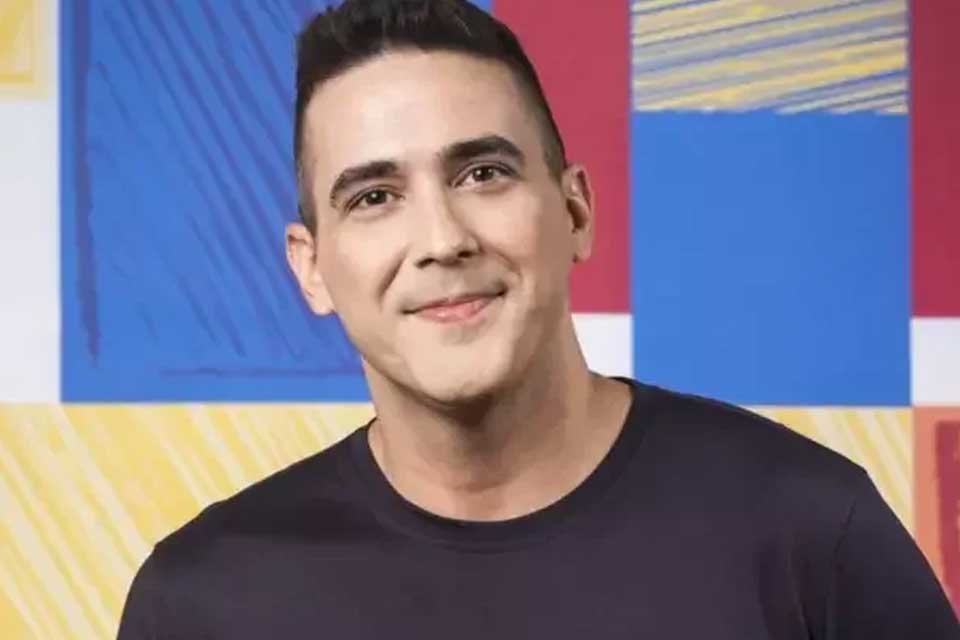 André Marques assume gosto por brinquedos eróticos: “Mala cheia de brinquedos”