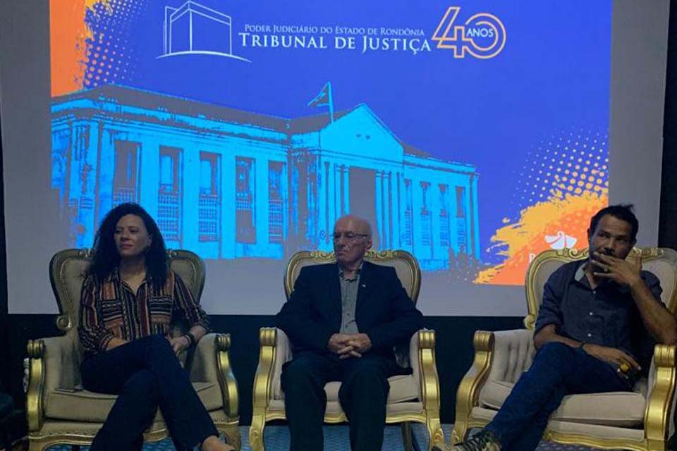 Mesa redonda discute memória no espaço dos 40 anos do TJRO, no shopping