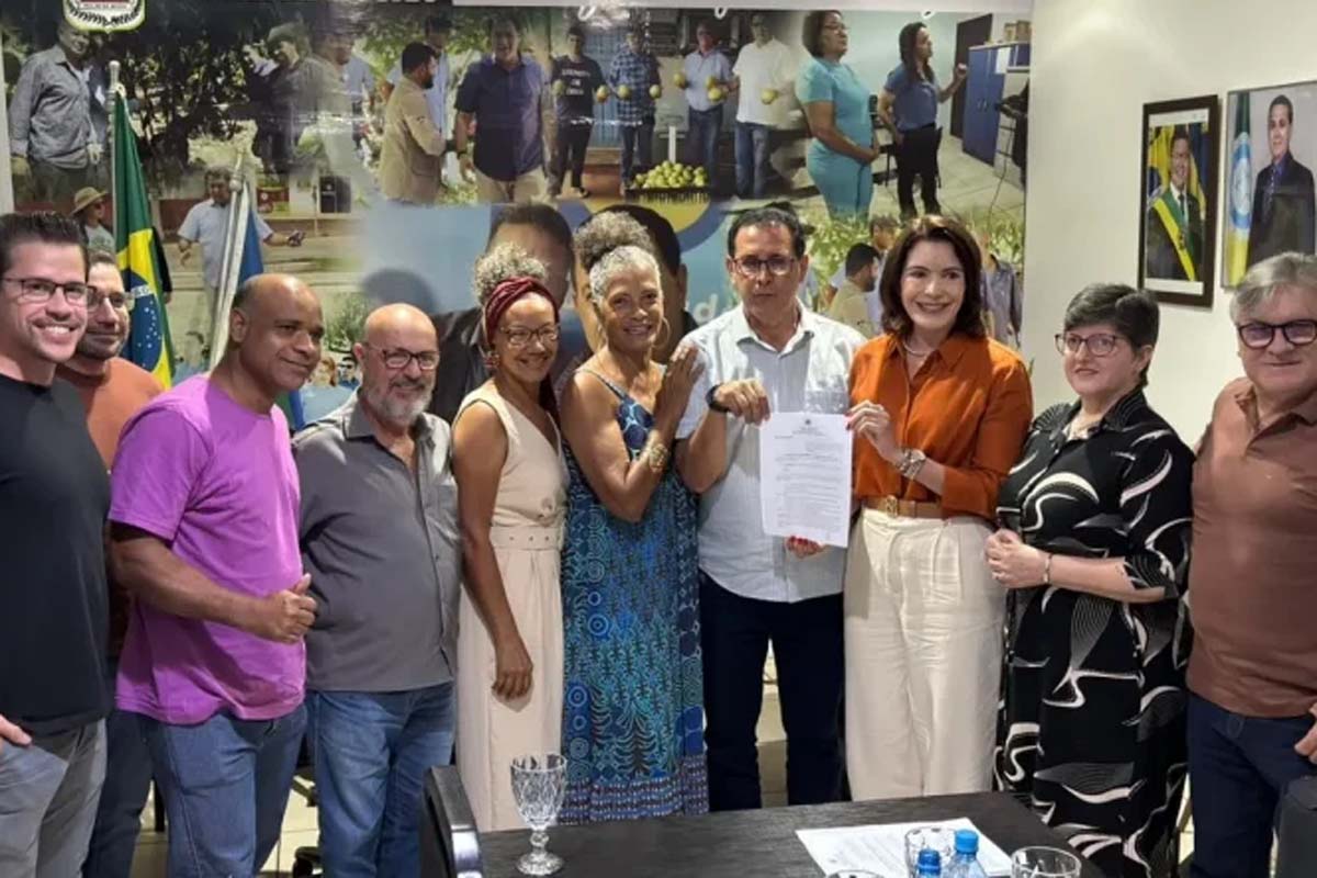 Prefeito Aldo Júlio sanciona lei que valoriza autores locais nas escolas da rede municipal