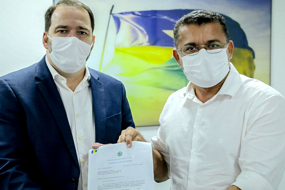 Atendendo ao pedido do prefeito Marcélio Brasileiro Alex Redano destina R$ 600 mil para recuperação de estradas 