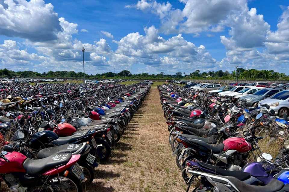 Novas rodadas de leilões de veículos conservados são realizadas pelo governo em diversos municípios e distritos