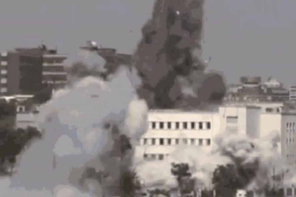 Israel promete tempestade de furacão sobre Cidade de Gaza e derruba novo arranha-céu pelo 4º seguido