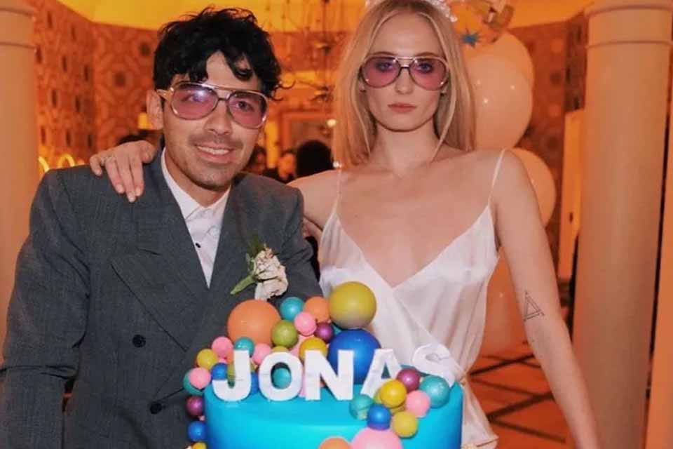 Sophie Turner revela desafios no divórcio com Joe Jonas: “Nunca Fui Forte o Suficiente”