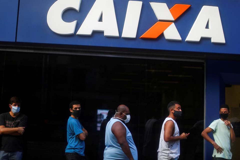 Caixa abre 755 agências hoje para pagar auxílio emergencial