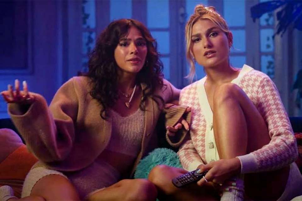 Bruna Marquezine e Sasha Meneghel dançam funk das Winx na Netflix