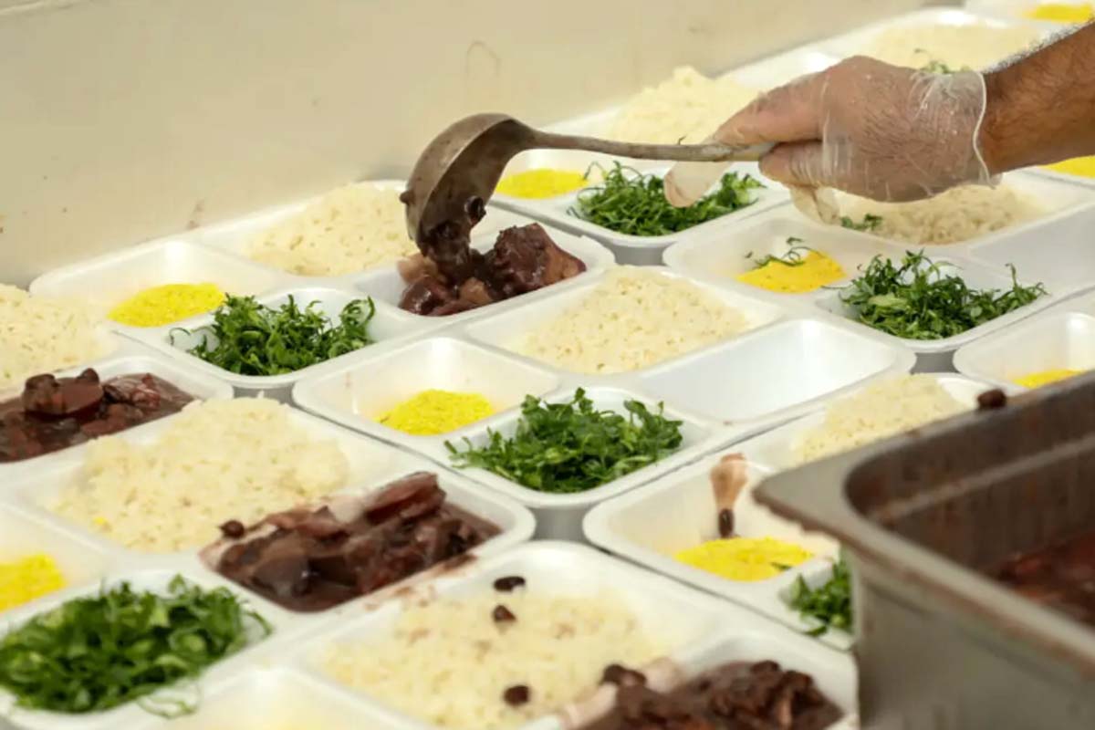 Prato Fácil completa 5 anos servindo alimentação à população em Rondônia;Cerca de 30 mil refeições são servidas por mês 