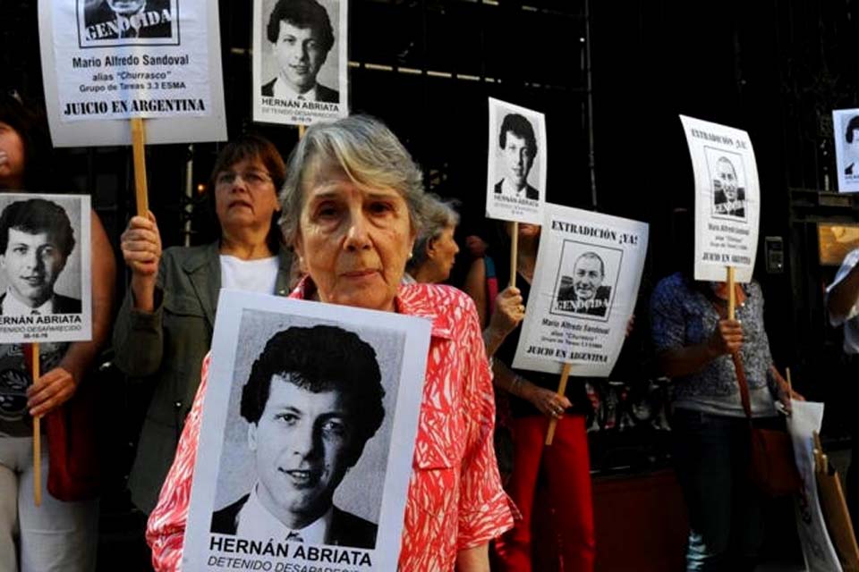 Ex-policial argentino é condenado por sequestro durante ditadura militar