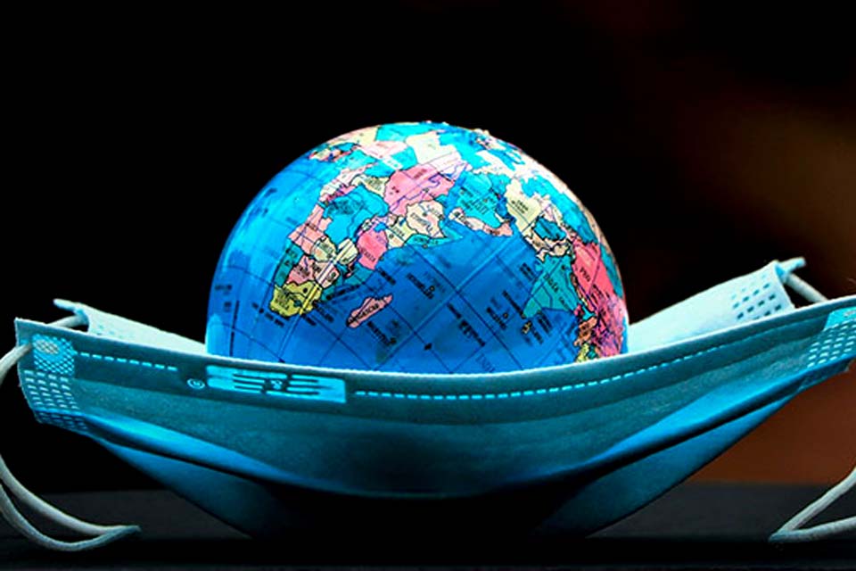 Mundo supera as 800.000 mortes por COVID-19 e aumenta alerta de novos surtos