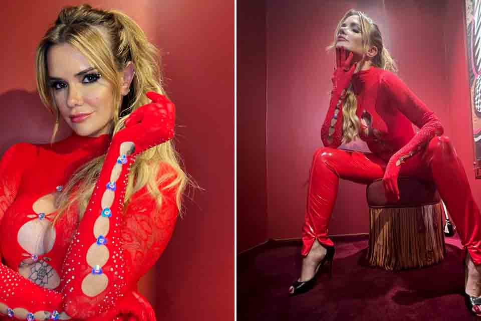 Marcela McGowan arranca suspiros com look 'menina de vermelho'