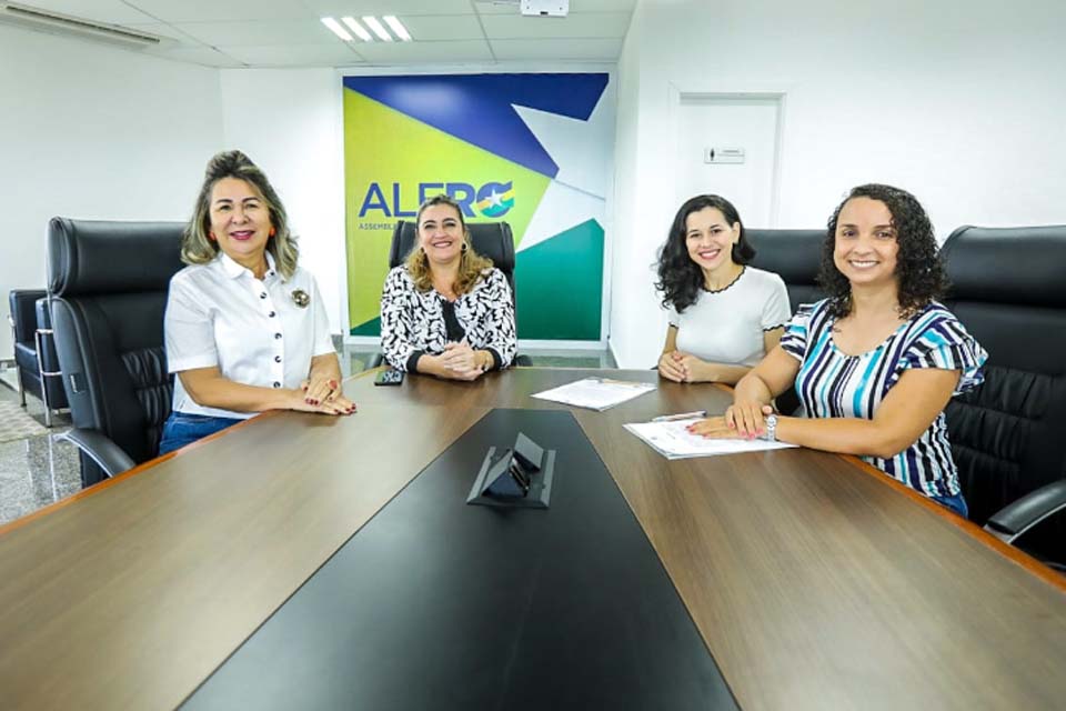 Jornalistas aprovadas em concurso público da ALE-RO são empossadas; assessoria da presidência recepciounou novas servidoras