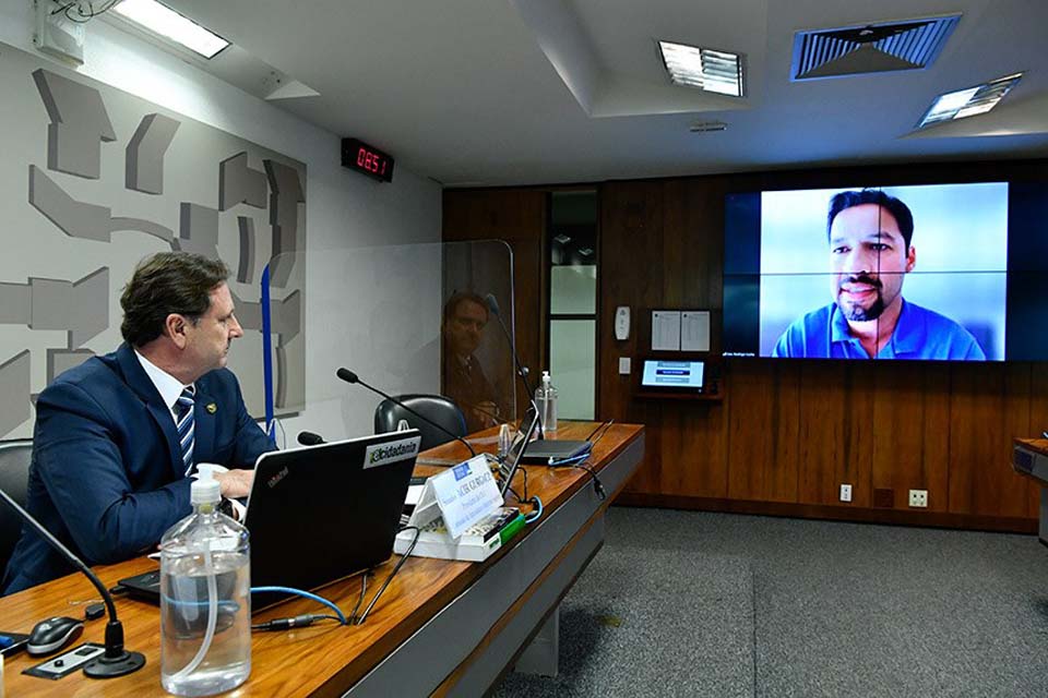 Senador Acir Gurgacz cobra manutenção e duplicação completa da BR-364