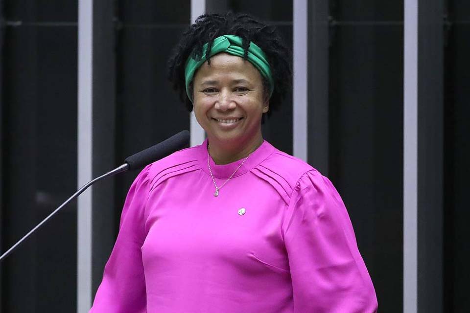 Avanço nas obras do Centro de Prevenção de Câncer de Vilhena é destacado pela deputada Sílvia Cristina