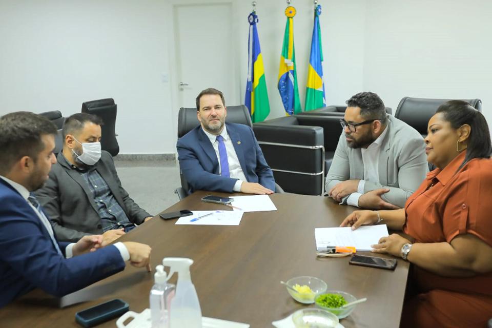 Presidente da ALE-RO, deputado Alex Redano solicita alteração em artigo no PCCR da Saúde ao procurador geral do Estado