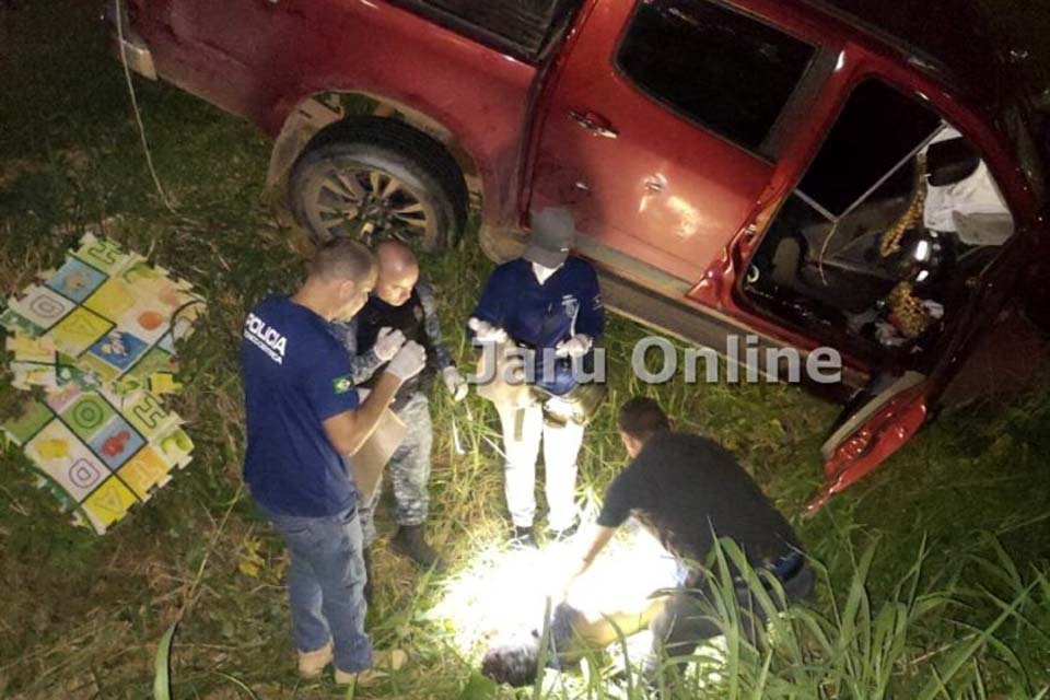 Suspeito é morto e outro fica ferido após fazer família refém em Jaru