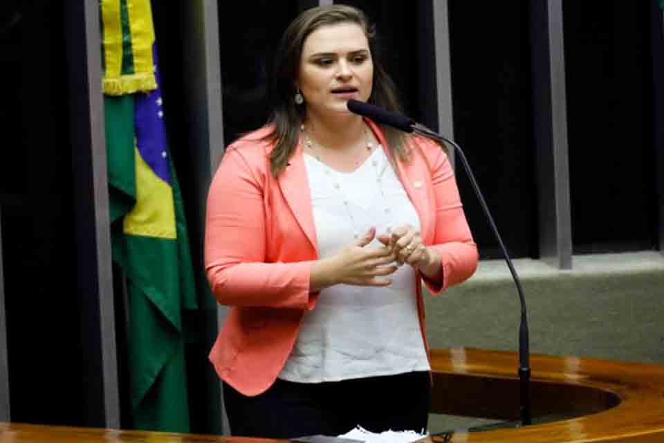 Deputada Marília Arraes defende a cassação do mandato de Daniel Silveira