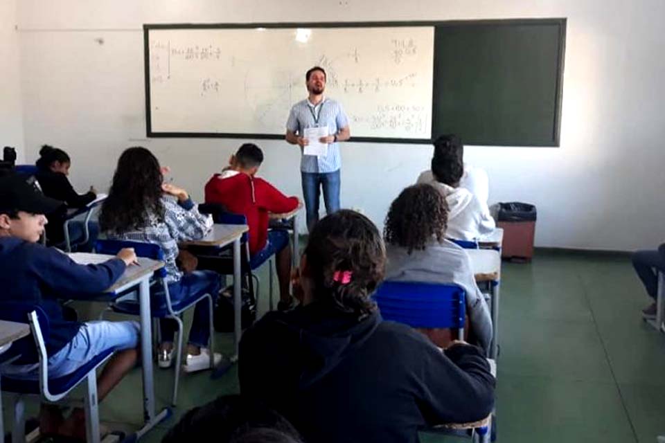 Governo atualiza o piso salarial dos professores da rede estadual de ensino em Rondônia