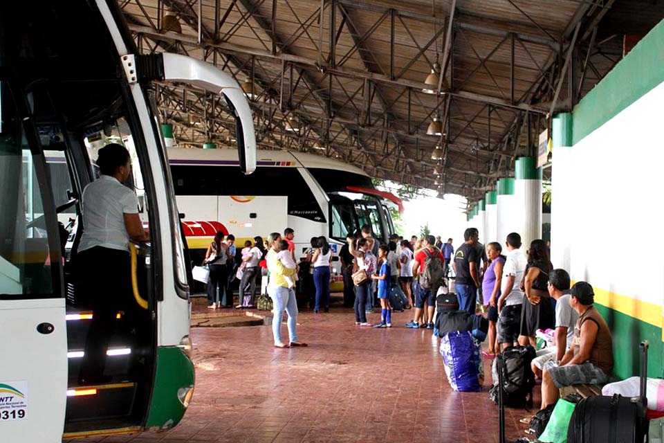Agero regulamenta serviços de transporte de passageiros e suspende multas das empresas