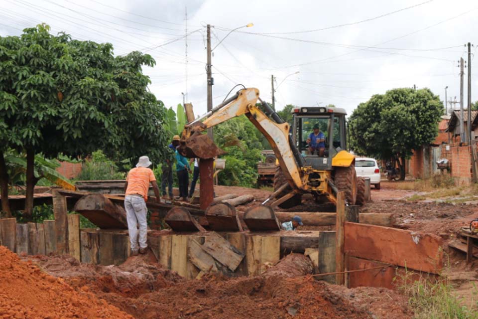 Prefeitura constrói pontes na área urbana