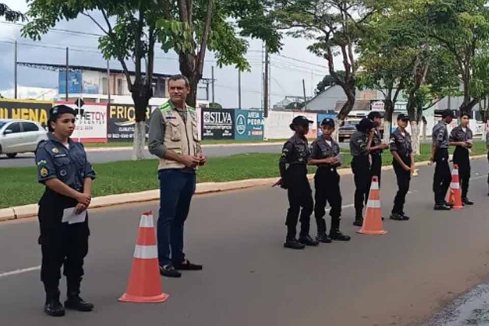 Coordenadoria de Fiscalização de Trânsito realiza blitz educativa em parceria com Polícia Mirim