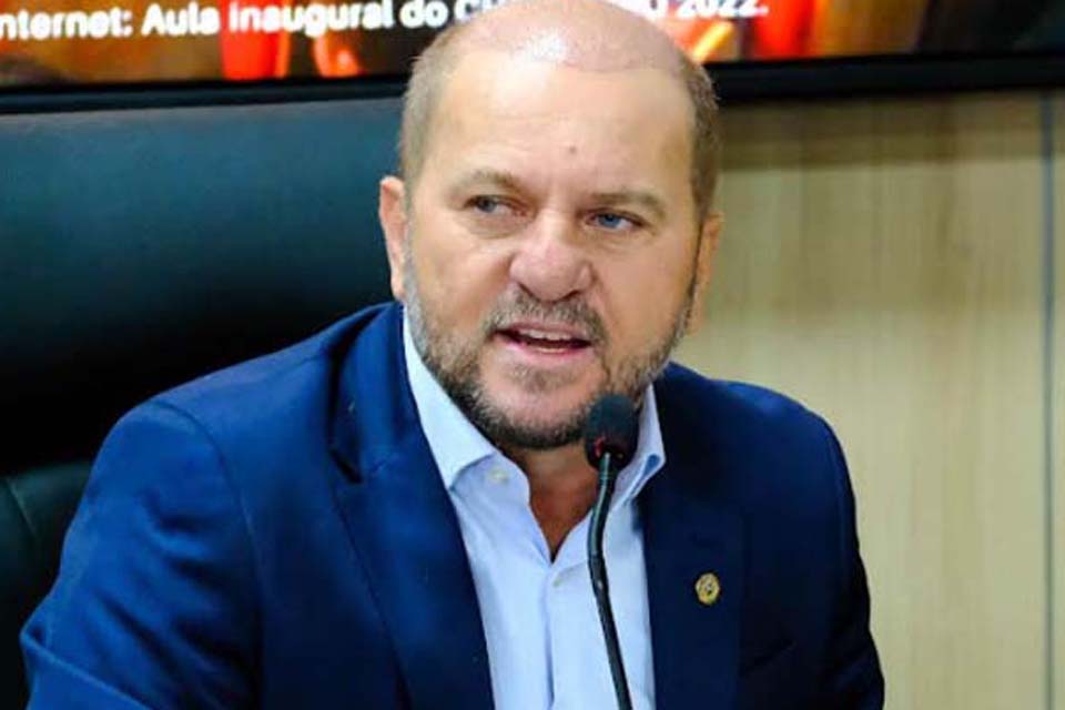 Deputado Cirone Deiró diz que obras na Estrada de Pacarana transformam realidade de moradores 