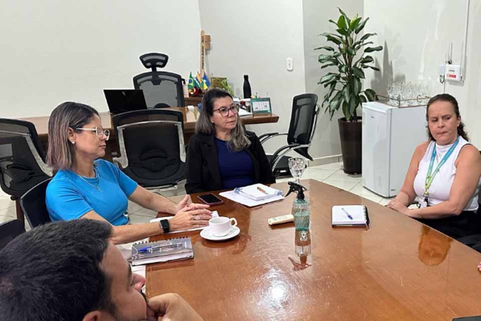 Reunião com Representantes da Energisa é Realizada na Prefeitura de Pimenta Bueno
