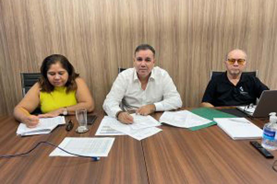 Membros do Conselho Fiscal se reúnem para a conclusão da análise final das contas do exercício de 2022