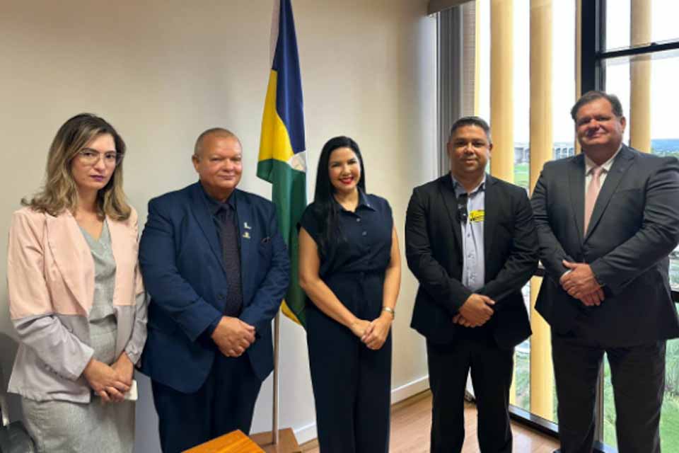 SINJUR realiza visita institucional ao gabinete da deputada federal Cristiane Lopes em Brasília