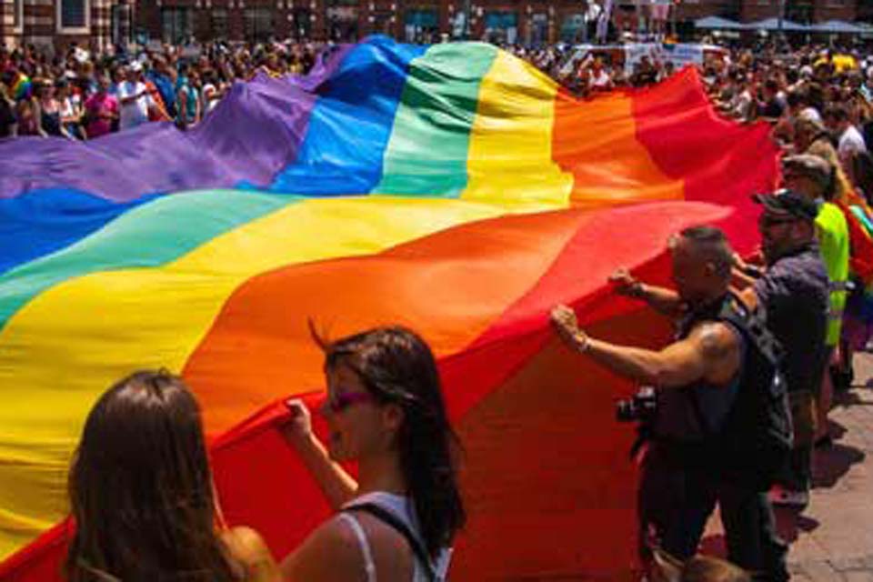 Professor Nazareno escreve: “Os gays entrarão no céu”