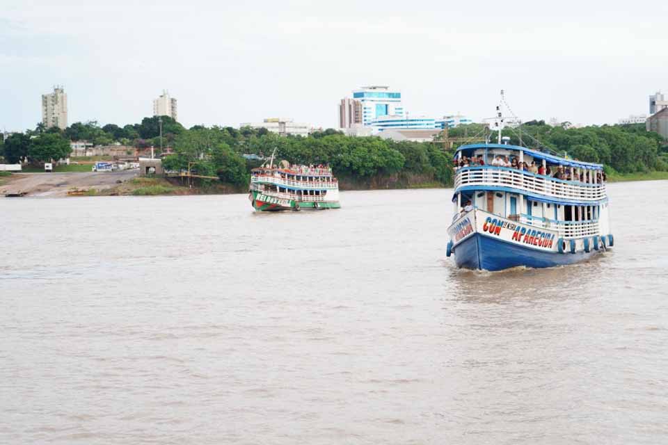 Barqueiros resgatam tradição de passeios pelo rio Madeira