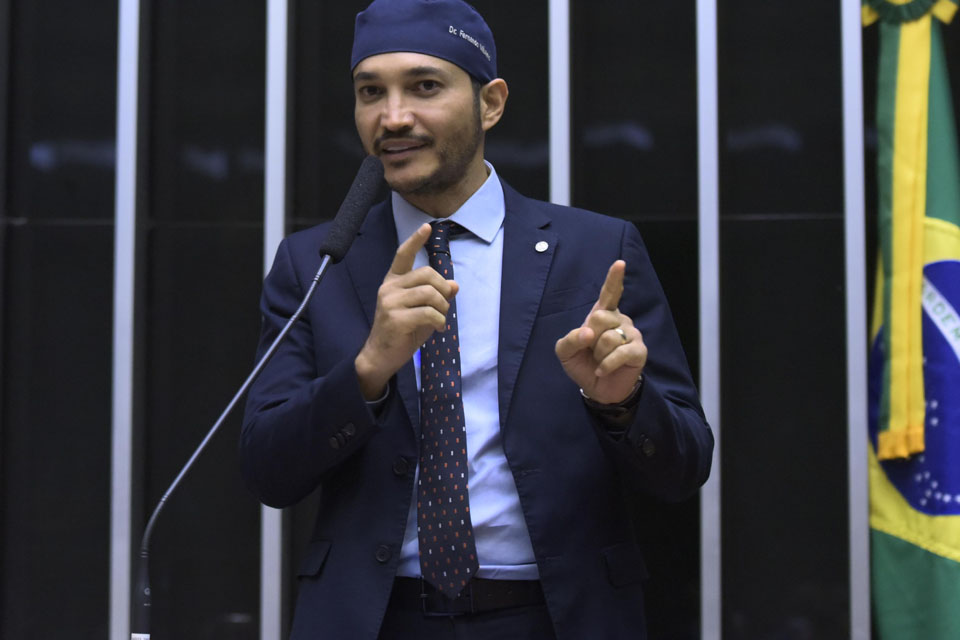 Deputado Fernando Máximo denuncia exclusão de crianças autistas em instituições de ensino