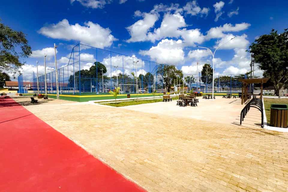 Obra de revitalização da praça no distrito Vista Alegre do Abunã está em fase de conclusão