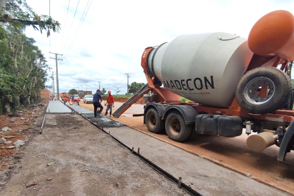 Obras de recapeamento na Estrada dos Periquitos seguem em andamento