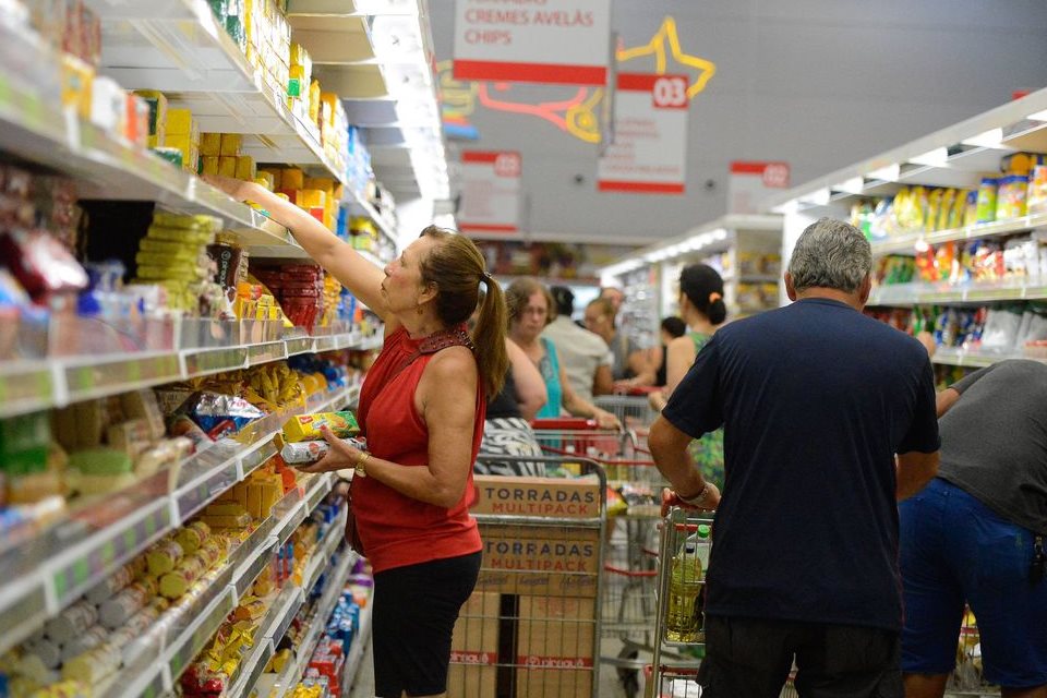 Inflação medida pelo IPC-S sobe em sete capitais