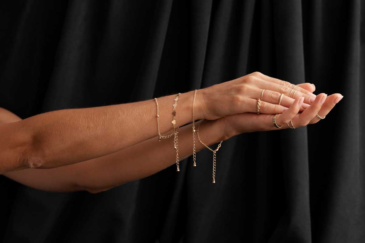 10 práticas para vender semijoias com giro alto em 2026